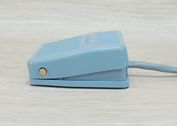 Foot Switch TFS-201 Momentary Control Switch SPDT(1NO 1NC) Wire 2M 250V, 10A