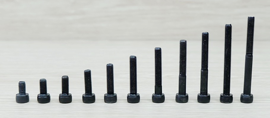 สกรูหัวจมดำ Screw M4 ยาว 25mm (20ตัว/ถุง)