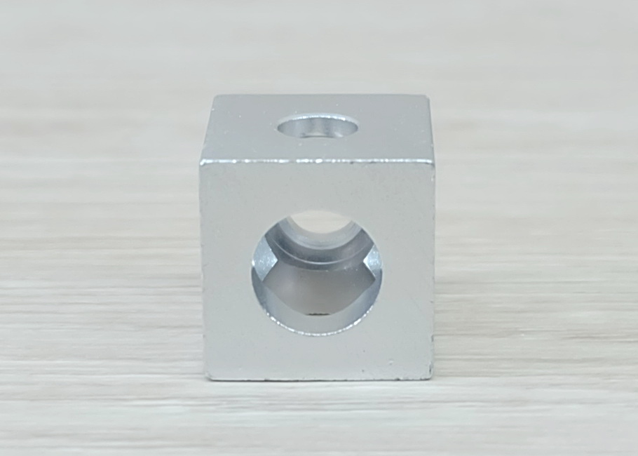 Cube Corner Bracket (Silver)