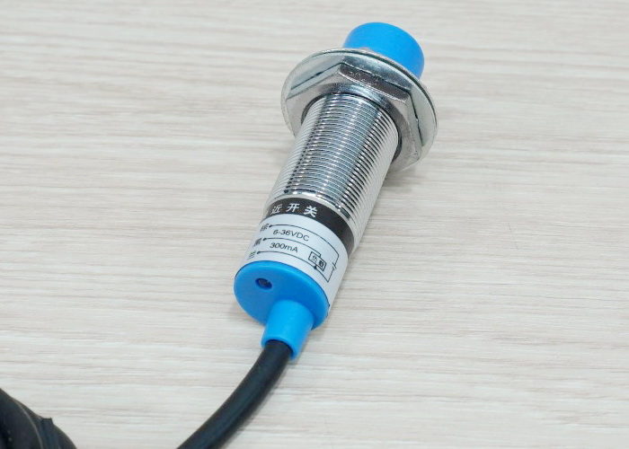 LJ18A3-8-Z/BY (PNP NO ระยะจับ 8mm) 6-36V DC Inductive Proximity Sensor