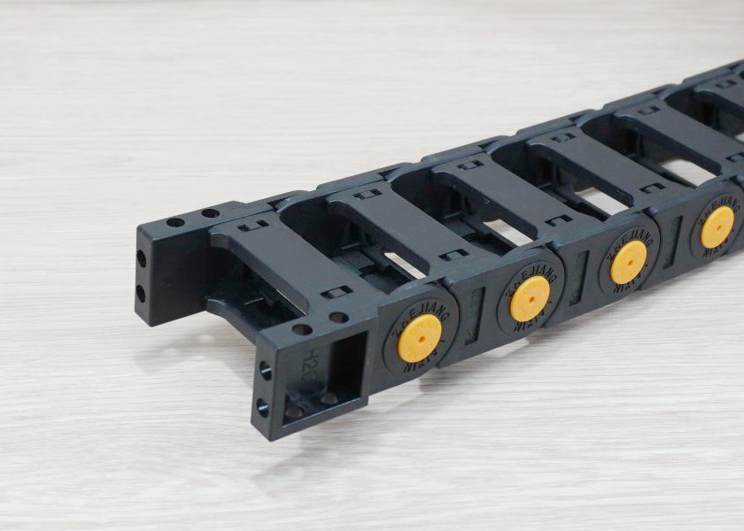 20 X 57 mm Cable Drag Chain R55mm ยาว 1M และ End Connectors (Bridge opening)