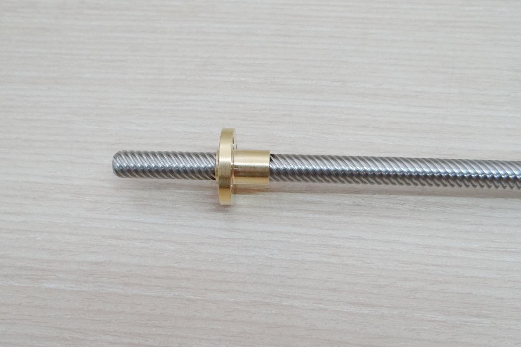 T8 Lead Screw Dia 8mm ยาว 300mm (Lead 16mm) + Copper Nut