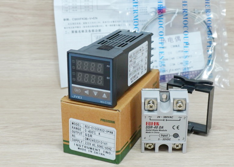 เครื่องควบคุมอุณหภูมิ ระบบ PID รุ่น REX-C100FK02-V*AN (220V/50HZ) + Thermocouple 0 to 400 °c + SSR40DA