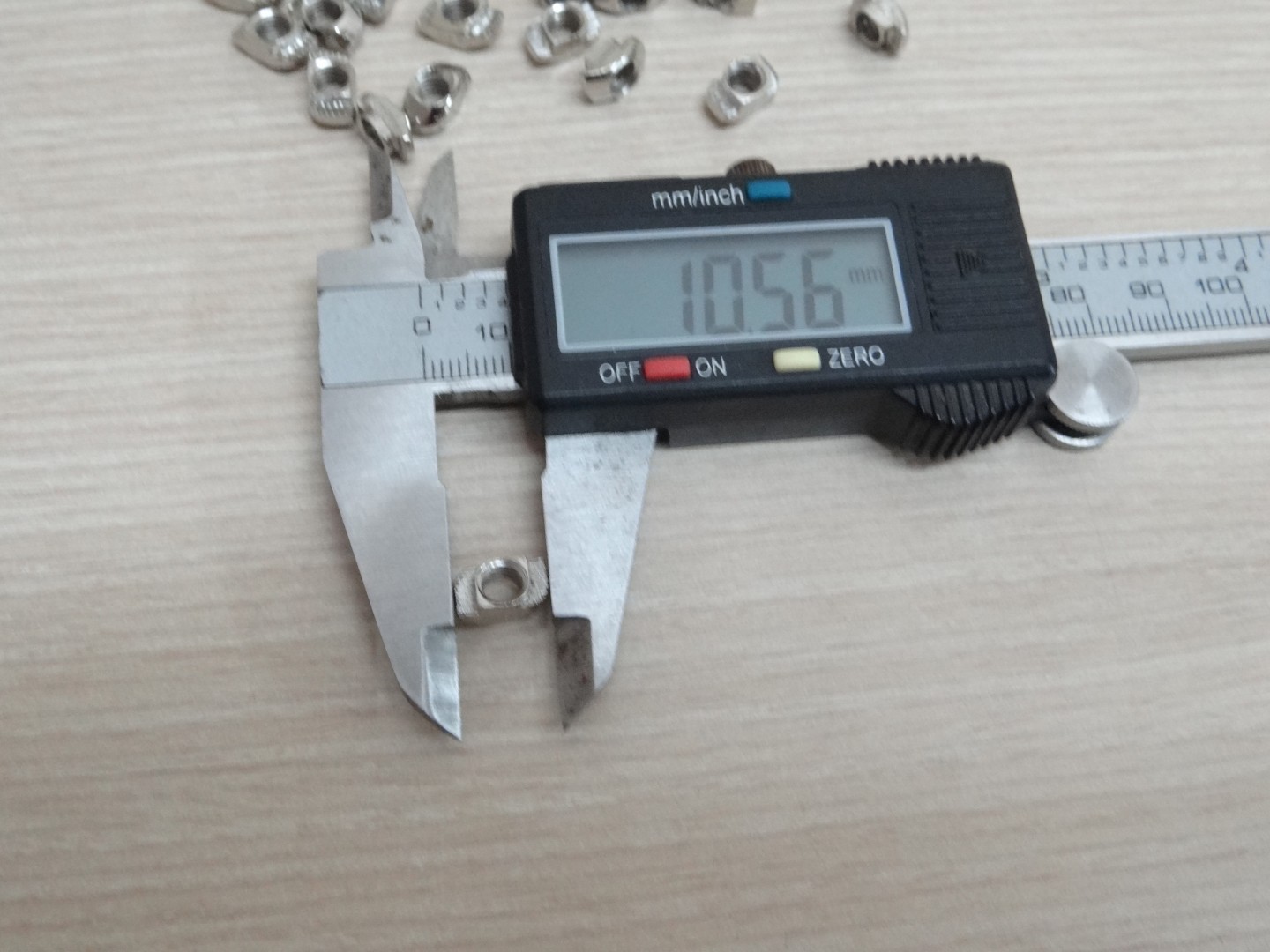 Free Nut M5 (20 ตัว/ชุด) สำหรับ Series 20 Alu Profile