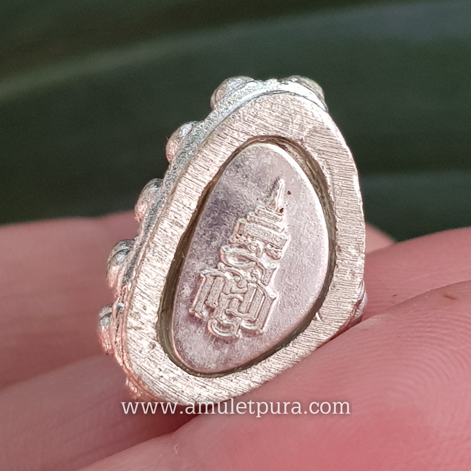 พระกริ่งหน้าไทยมหามงคล 7 รอบ 84 พรรษา เนื้อนวะโลหะพรายเงิน ฐานเงิน ปี40 สมเด็จพระญาณสังวร สมเด็จพระสังฆราช วัดบวรนิเวศวิหาร กรุงเทพฯ (ใต้ฐานมีสัญญาลักษณ์ มีโค้ด หมายเลข 3208)