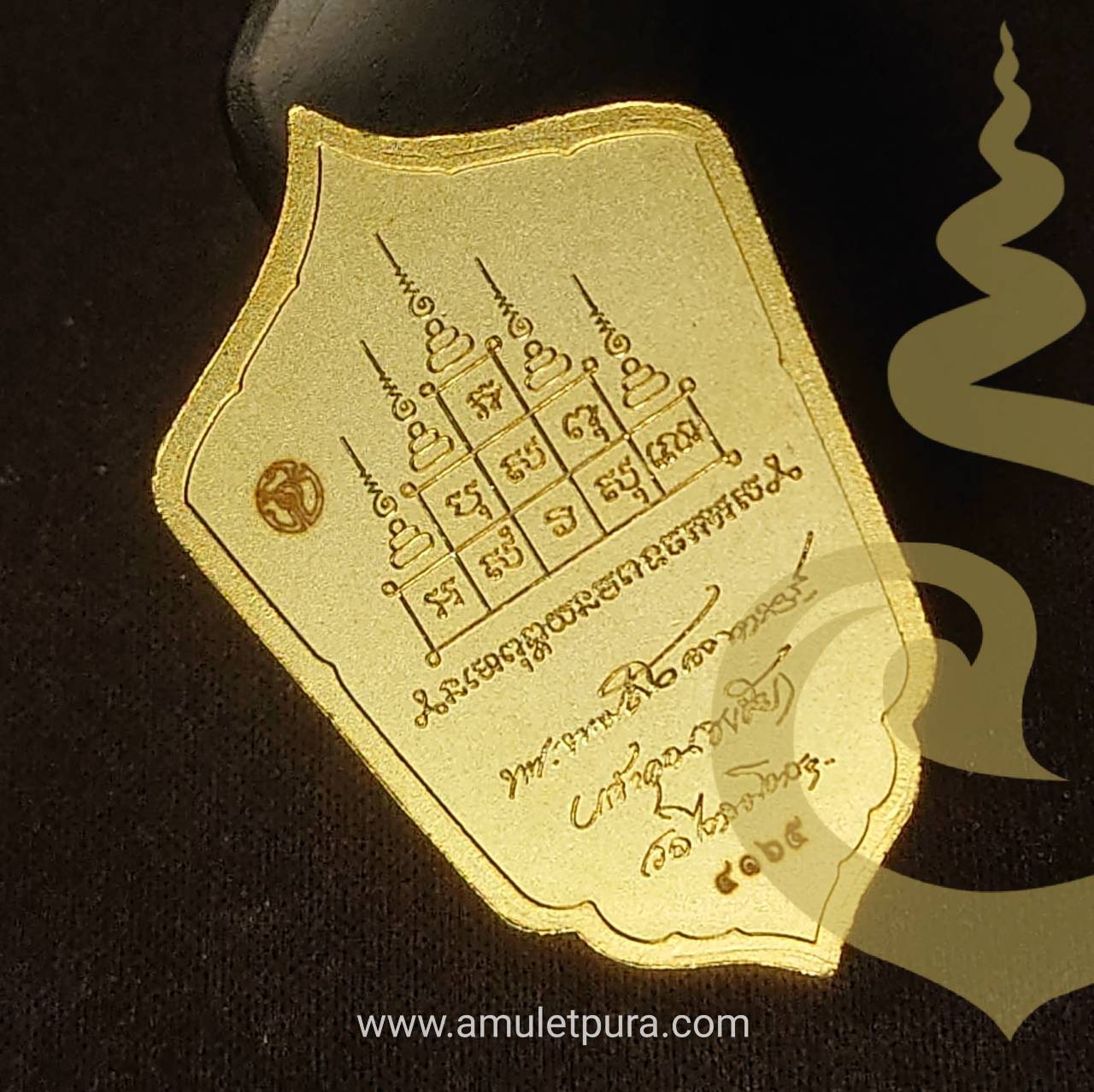 เหรียญธงชัยนวหรคุณ (เนื้ออาบทองขัดเงา) ปี59 เจ้าคุณธงชัย วัดไตรมิตรฯ กรุงเทพมหานคร (มีโค้ด หมายเลข 4165)