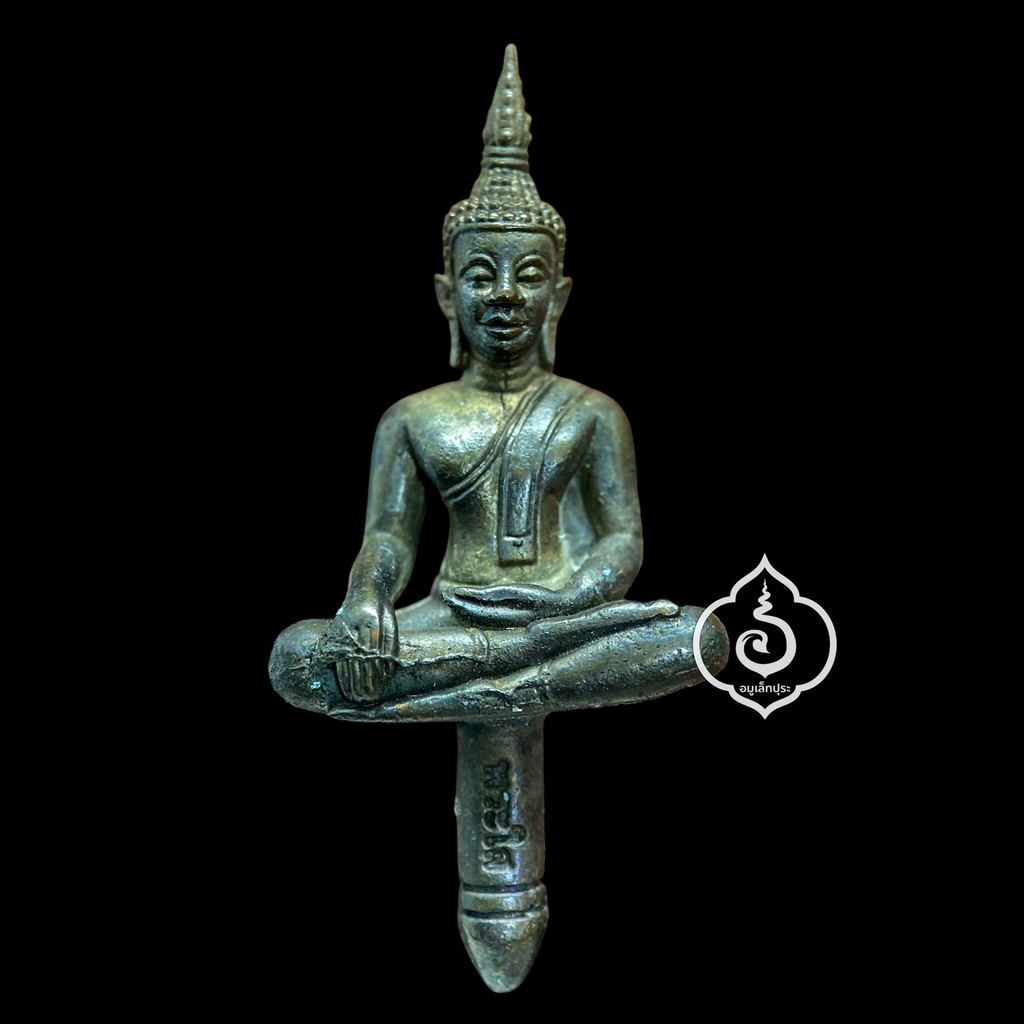 พระยอดธงหลวงพ่อพระใส (พิมพ์ใหญ่ เนื้อนวโลหะ) รุ่นบารมีพ่อ ปี52 วัดโพธิ์ชัย จ.หนองคาย