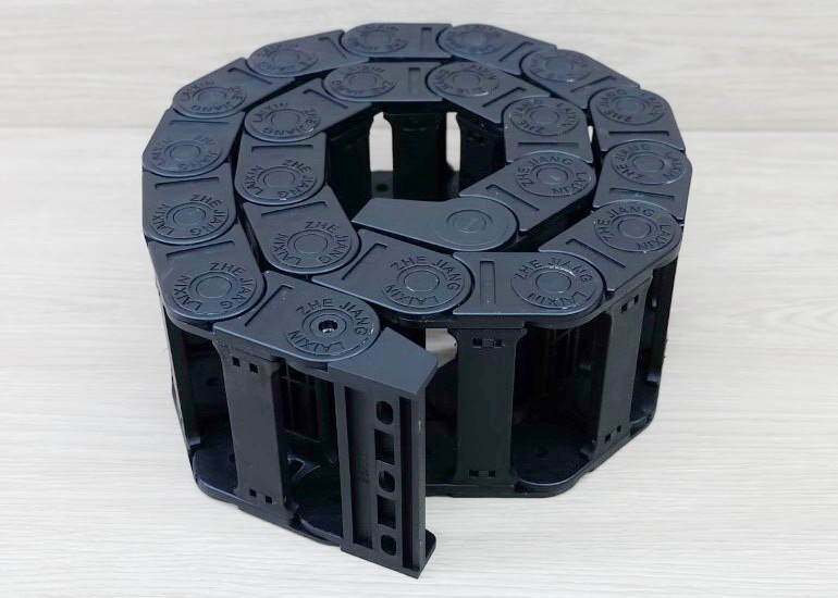 25 X 77 mm Cable Drag Chain R55mm ยาว 1M และ End Bridge Connectors (Bridge opening)