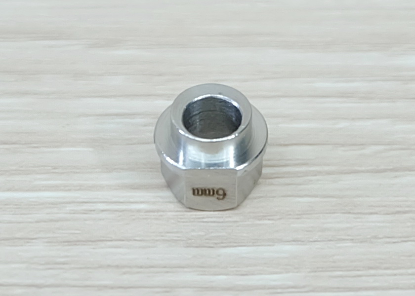 Eccentric column 6 mm step - bore 5mm (304 stainless steel)