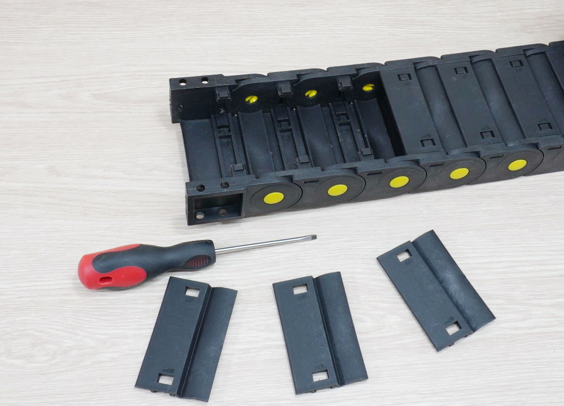 25 X 77 mm Cable Drag Chain R55mm ยาว 1M และ End Connectors (Fully-Enclosed)