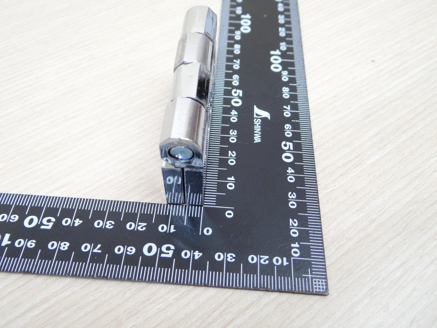 บานพับ Hinge 60x60 mm Zinc alloy หนา 6 mm ระยะรู 35x35 mm, รูยึด 6.5 mm (สีเงิน)