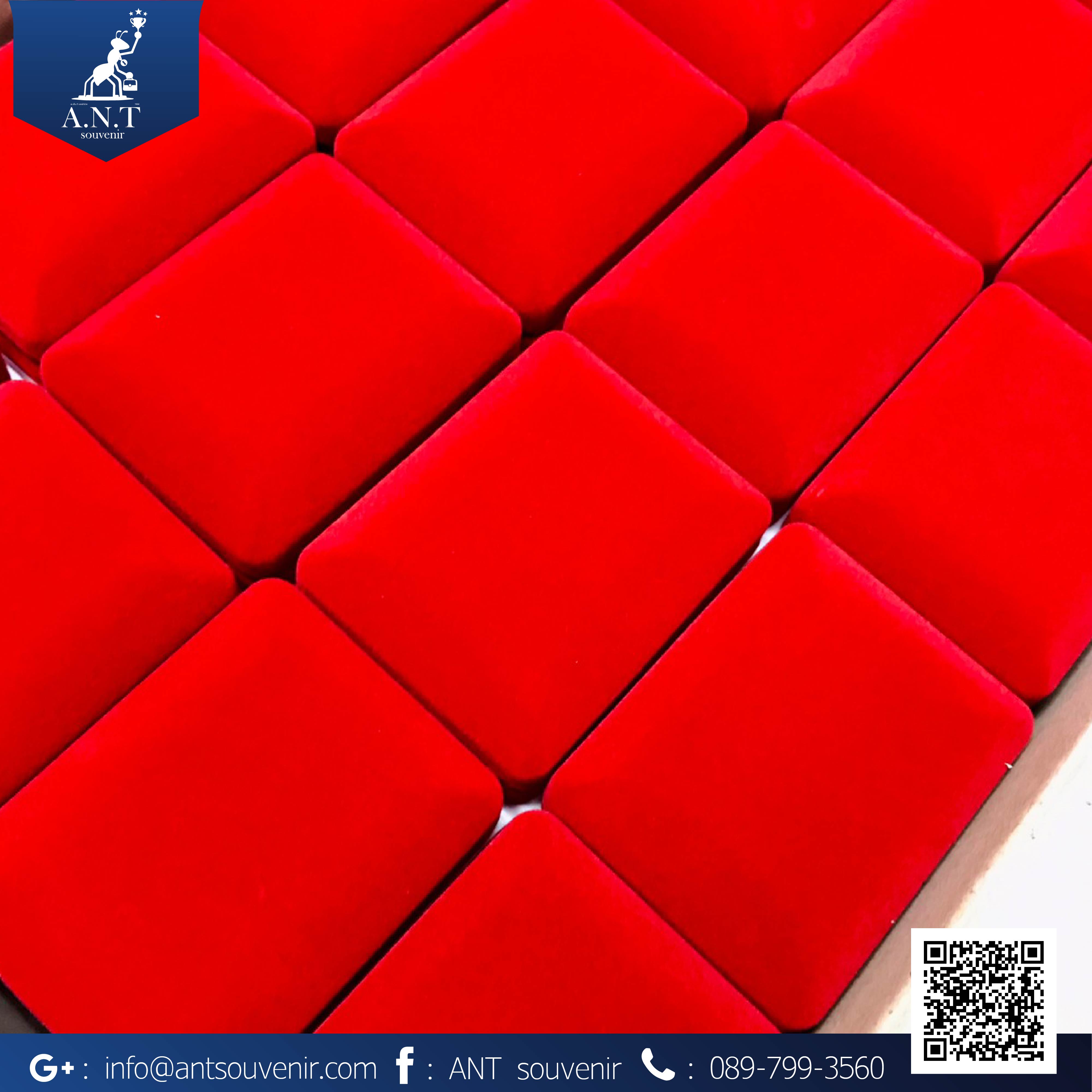 กล่องกำมะหยี่สีแดง สำหรับใส่เข็มกลัด