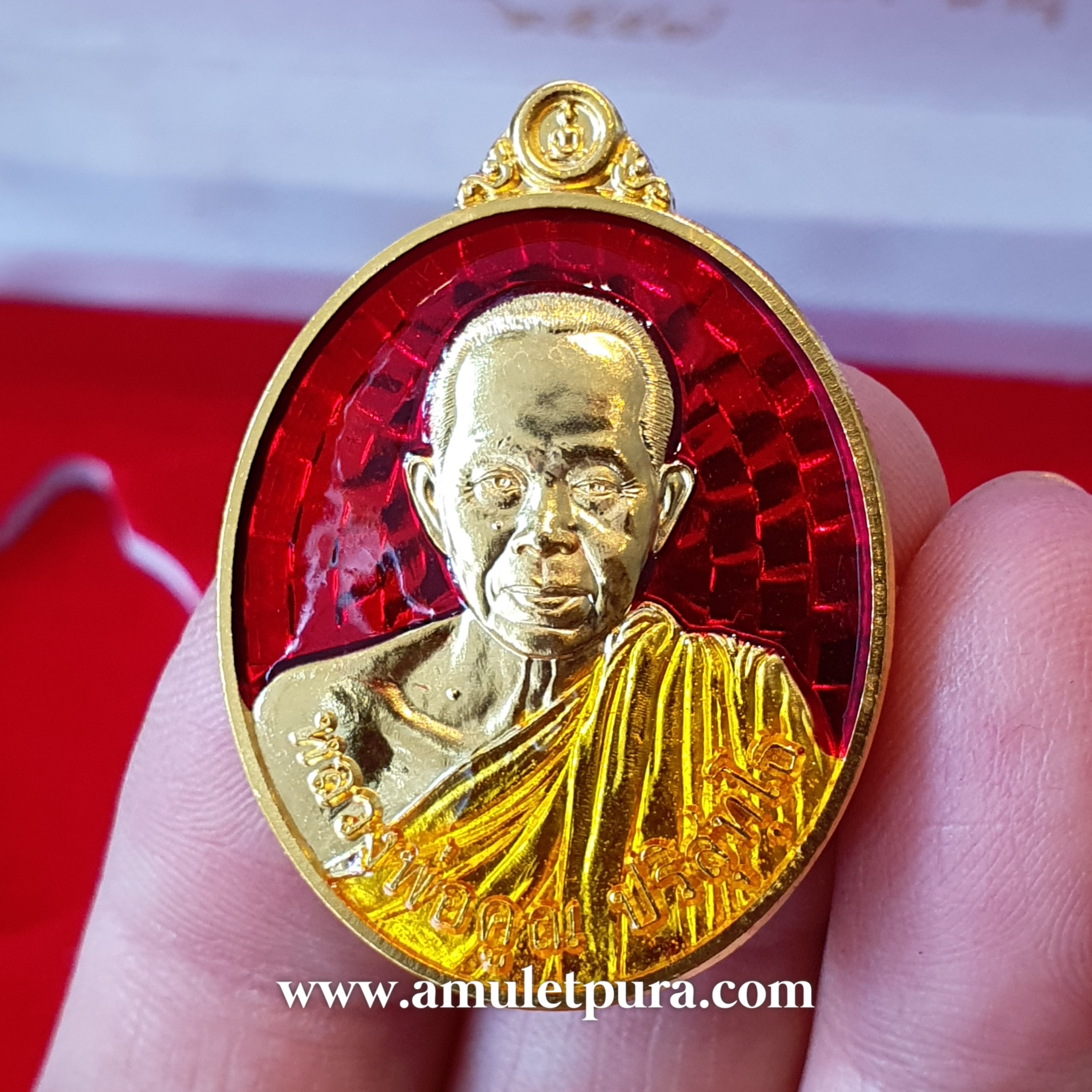 เหรียญหลวงพ่อคูณ ชุดของขวัญ 3เหรียญ เนื้อกะไหล่ทอง เนื้อกะไหล่ทองลงยาน้ำเงิน เนื้อกะไหล่ทองลงยาแดง รุ่นมหาบารมี ที่ระลึกอุปสมบทครบ 70 พรรษา อายุ 91 ปี ปี57 หลวงพ่อคูณ วัดบ้านไร่ นครราชสีมา (มีโค้ด หมายเลข1152)