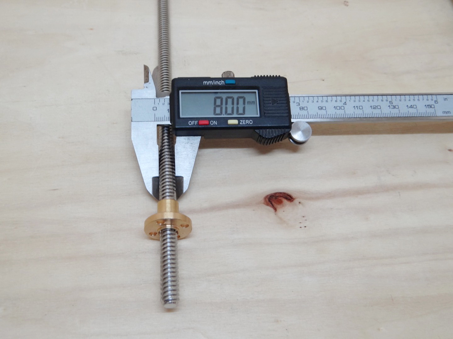 T8 Lead Screw Dia 8mm ยาว 500mm (Lead 2mm) + Copper Nut