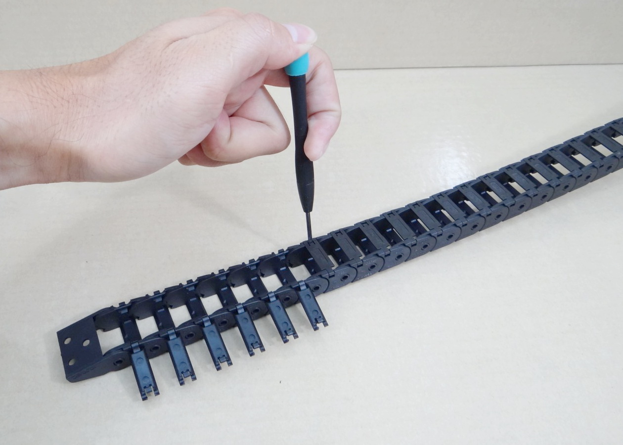 10 X 20 mm Cable Drag Chain R18mm ยาว 1M และ End Connectors (Bridge open outside)