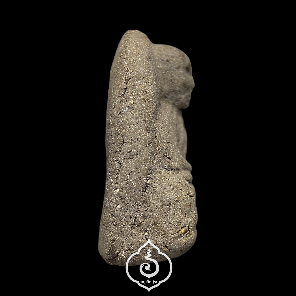 หลวงปู่ทวด (พิมพ์พระรอด ด้านหลังฝังเหรียญพระอาจารย์ทิม เนื้อทองแดง) รุ่นกฐิน ปี42 วัดช้างให้ จ.ปัตตานี (พระอาจารย์นอง วัดทรายขาว ปลุกเสก)