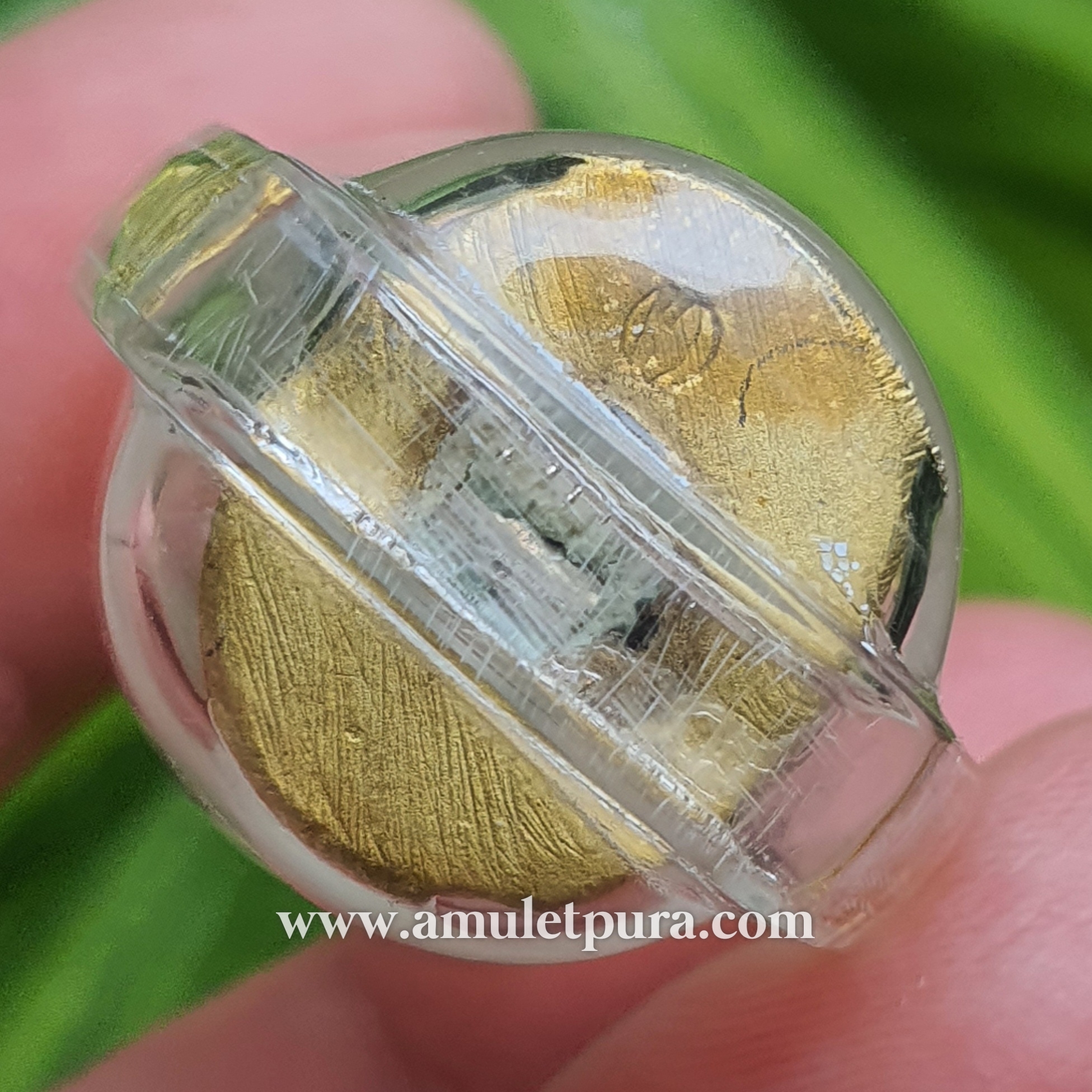 กุมารเพชรรับทรัพย์ รุ่นรับทรัพย์ (โลหะชุบทองปัดเงา) ปี45 หลวงปู่ชื่น วัดตาอี จ.บุรีรัมย์ (ใต้ฐาน ตอกโค้ด อุดผง ฝังตะกรุดเงิน พร้อมเลี่ยมกันน้ำ)