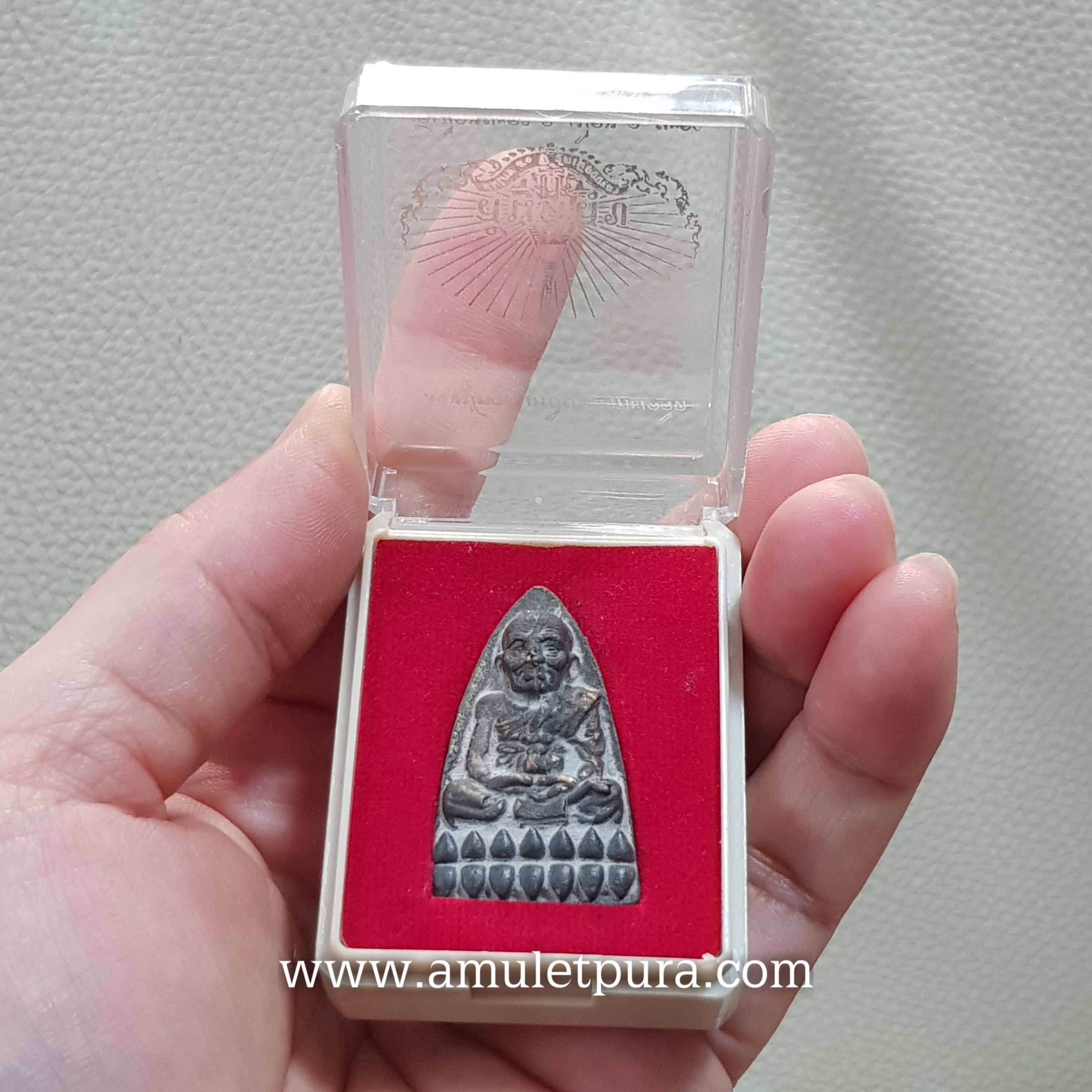 หลวงปู่ทวด หลังเตารีด พิมพ์ 50 ปี วัดเมืองยะลา(ทองผสม)รุ่นสันติสุข ปี52 พ่อท่านฉิน วัดเมืองยะลา จ.ยะลา(ตอกโค้ด หมายเลข๔๓๒๖)