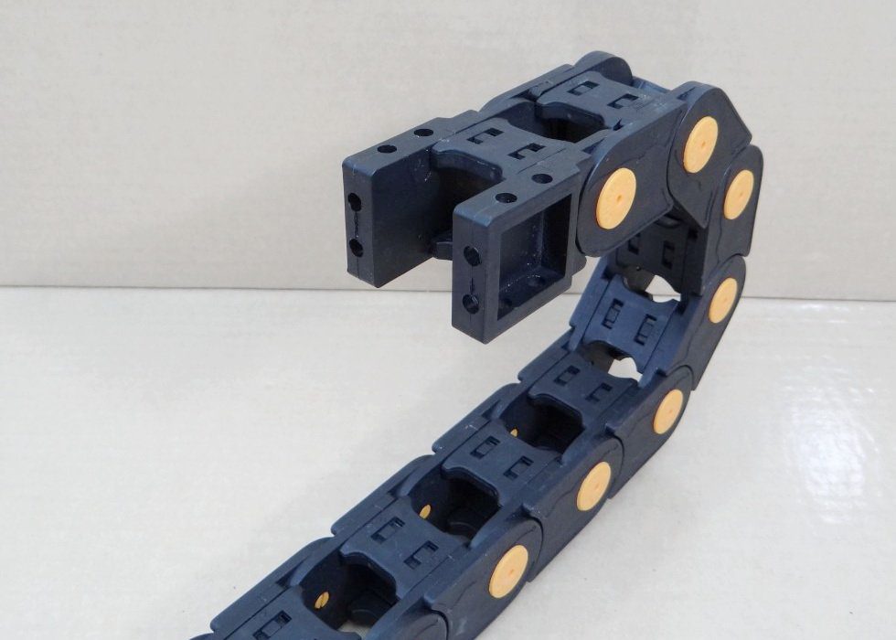 20 X 25 mm Cable Drag Chain R55mm ยาว 1M และ End Connectors (Bridge opening)