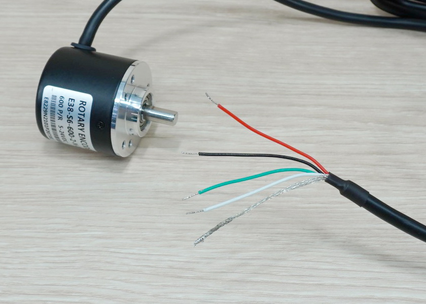600P/R Incremental Rotary Encoder (E38-S6-600-2-N-24) Shaft 6mm, Cable 2M, NPN, 5-24VDC