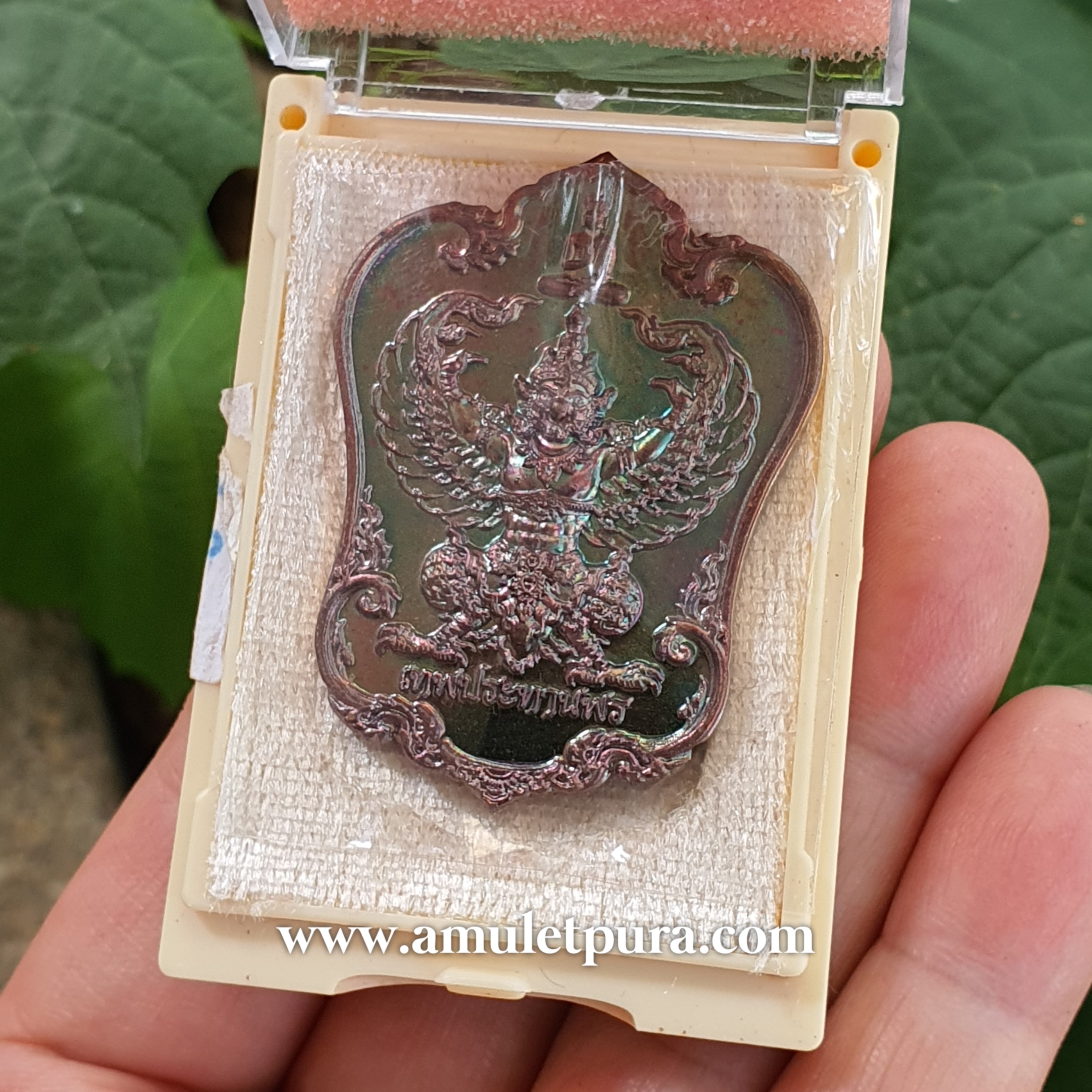 พญาครุฑสุเรนทรชิต(เนื้อแดงเทวฤทธิ์พราวรุ้ง)รุ่นเทพประทานพร ปี61 หลวงปู่ประสิทธิ์ สำนักสงฆ์ภูเขาแก้วเทพนิมิต(เขื่อนแม่งัดสมบูรณ์ชล)จ.เชียงใหม่(มีโค้ด หมายเลข๒๙๗)