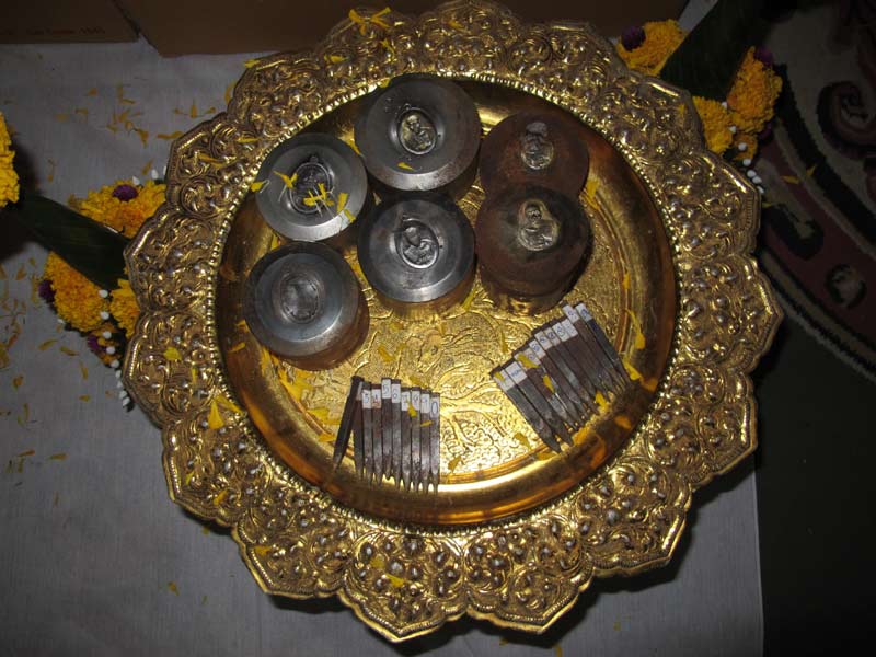 หลวงปู่ทวด รุ่นปาฏิหาริย์ EOD (แยกชุดกรรมการเล็ก ทองระฆังหน้ากากทองแดง) ปี55 หลวงพ่อหวล วัดพุธไธศวรรย์ จ.อยุธยา (ตอกโค้ด หมายเลข662)