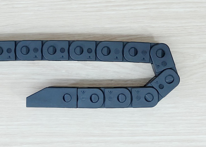 10 X 10 mm Cable Drag Chain R18mm ยาว 1M และ End Connectors