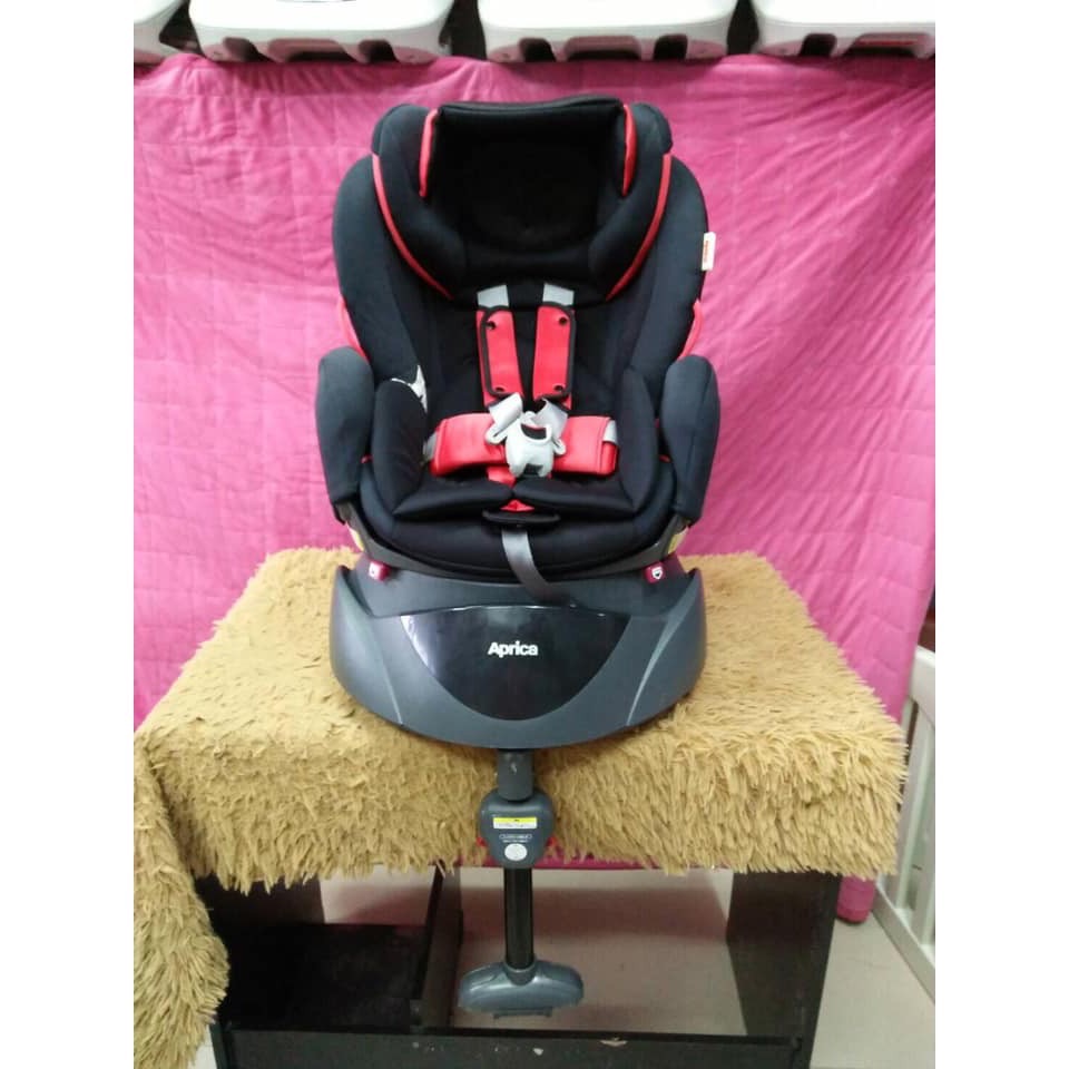 Aprica คาร์ซีทมือสองAprica รุ่น Fladea DX สีแดงดำ สภาพสวย 90%