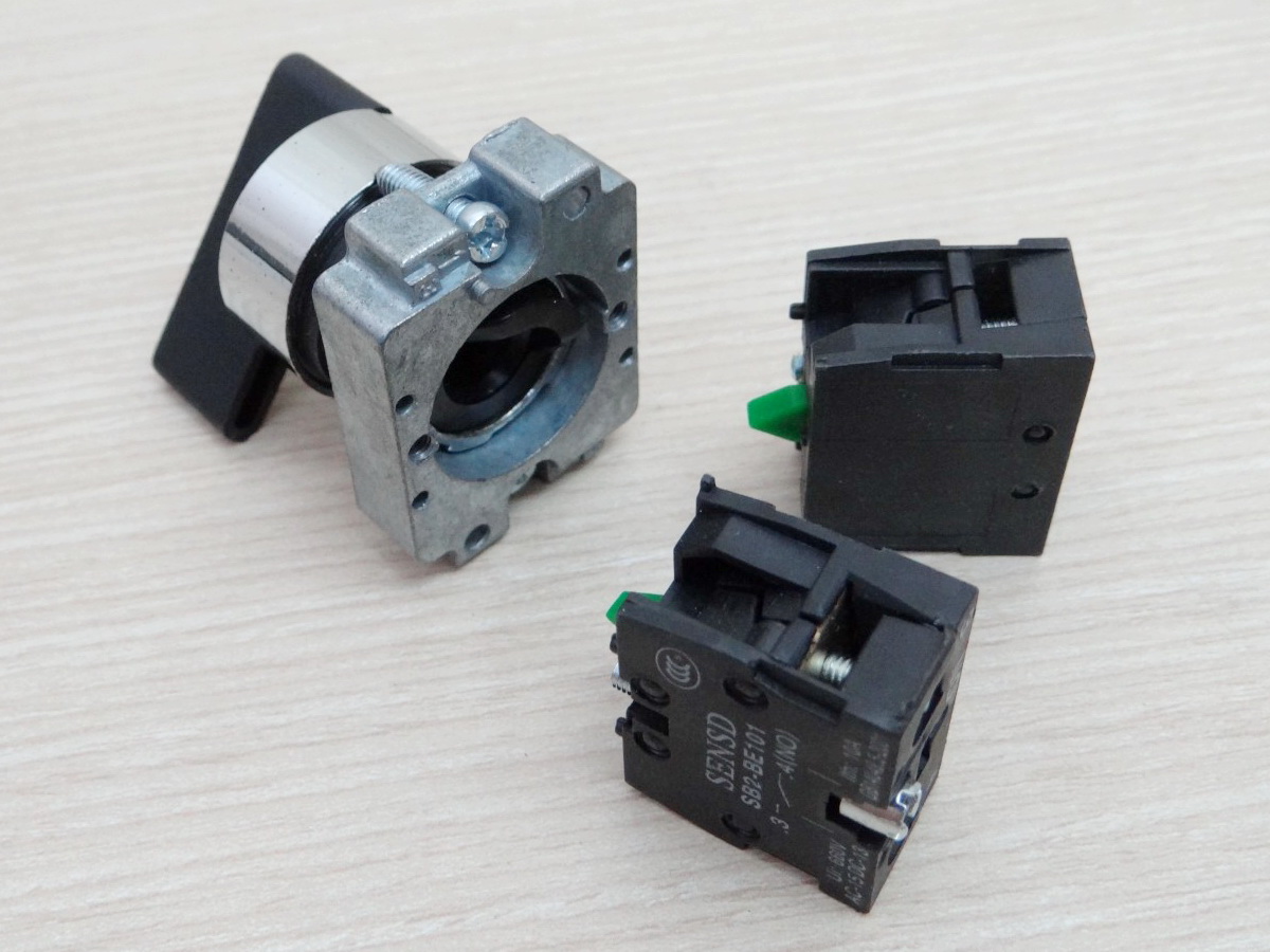 XB2-BJ33 600V 10A (3-position) Industrial Selector Rotary Switch ON-OFF-ON