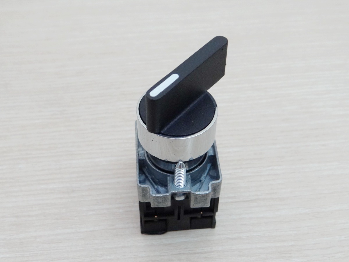 XB2-BJ33 600V 10A (3-position) Industrial Selector Rotary Switch ON-OFF-ON
