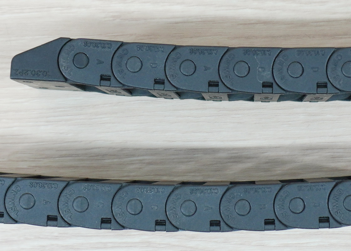 10 x 30 mm Cable drag chain R28mm ยาว 1M และ End Connectors (Bridge open outside)