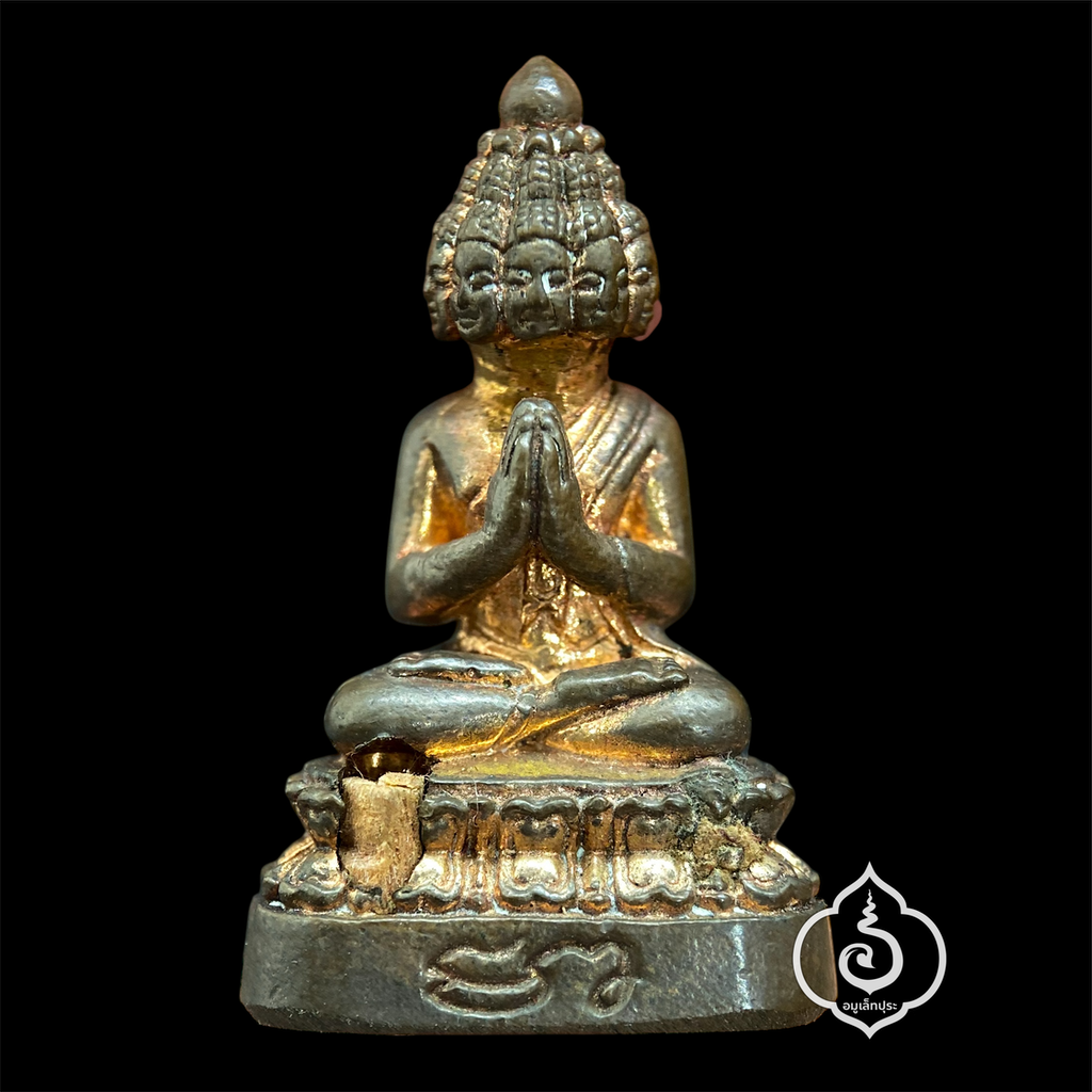 พระเศรษฐีนวโกฏิ เนื้อสัมฤทธิ์นอก อุดกริ่ง รุ่นยกฉัตรเจดีย์ รุ่นสุดท้าย ปี52 หลวงปู่มา วัดสันติวิเวก จ.ร้อยเอ็ด (อุดผงวิเศษ จีวร เส้นเกศา ไม้ยอตายพราย)