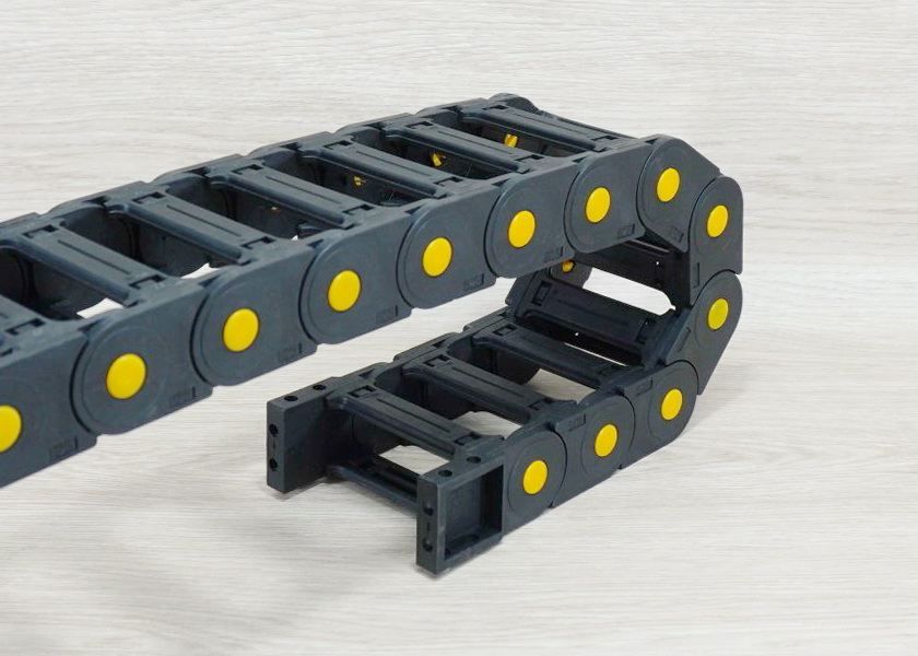 25 X 77 mm Cable Drag Chain R55mm ยาว 1M และ End Connectors (Bridge opening)