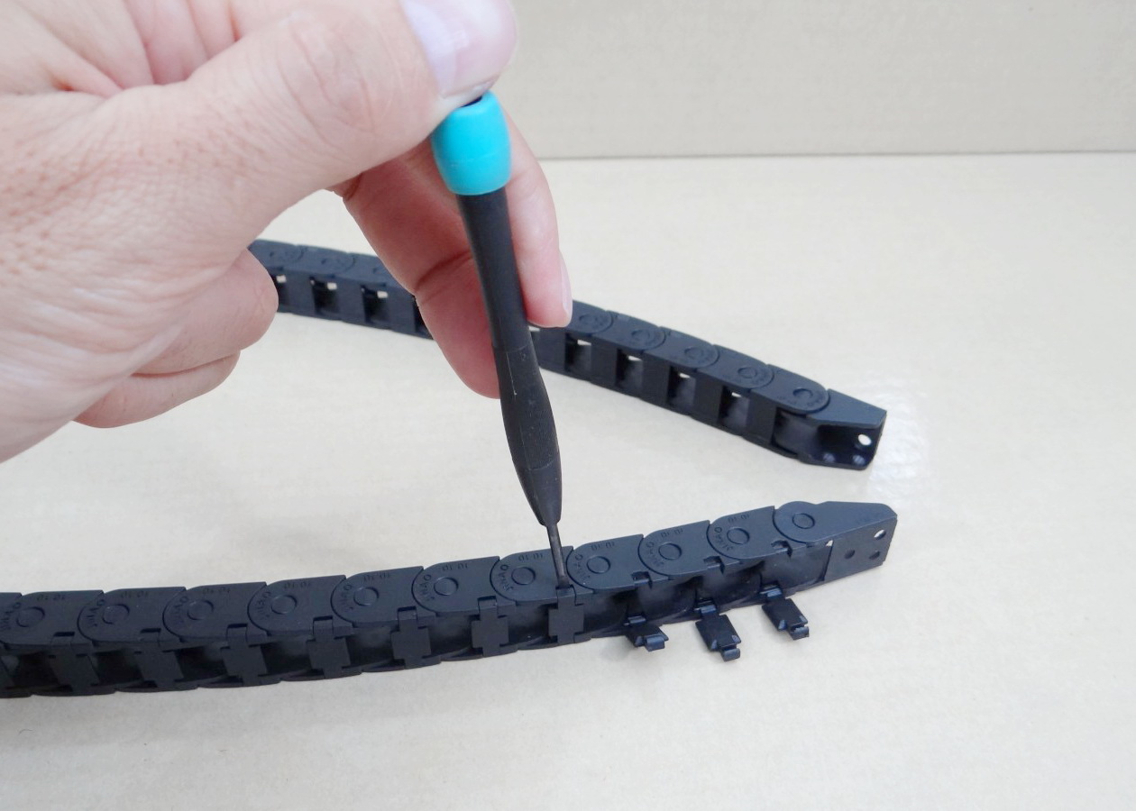 10 X 10 mm Cable Drag Chain R18mm ยาว 1M และ End Connectors (Bridge open outside)