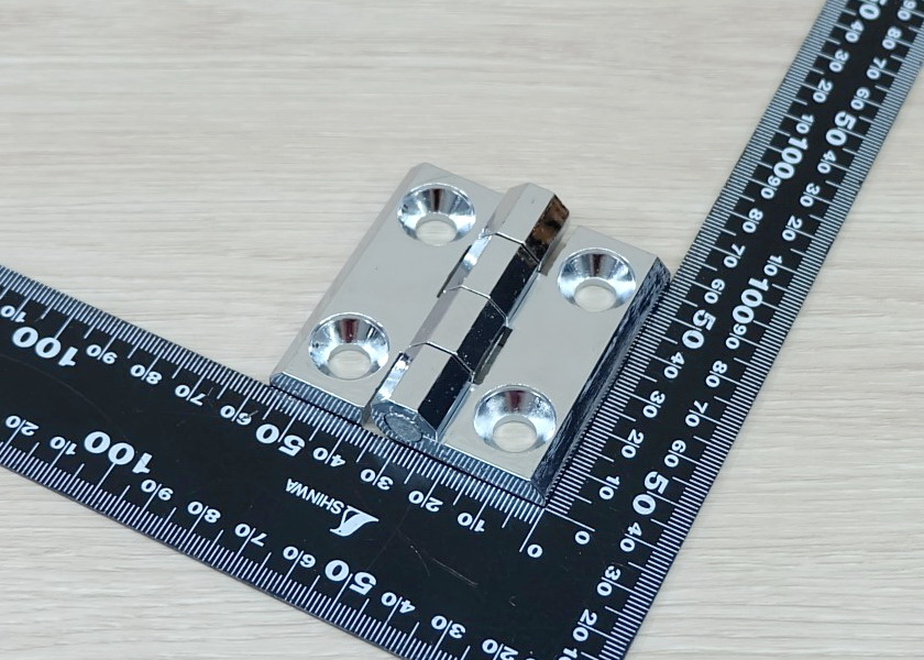 บานพับ Hinge 60x60 mm Zinc alloy หนา 8 mm ระยะรู 35x35 mm, รูยึด 8.2 mm (สีเงิน)