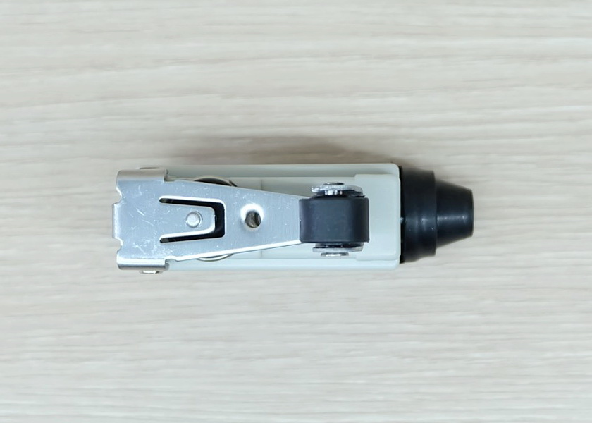 AZ-7141 Waterproof Micro Limit Switch - Short Lever Roller (Silver Contact)
