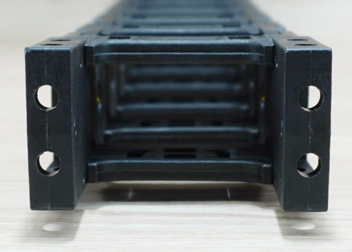 25 X 50 mm Cable Drag Chain R55mm ยาว 1M และ End Connectors (Bridge opening)