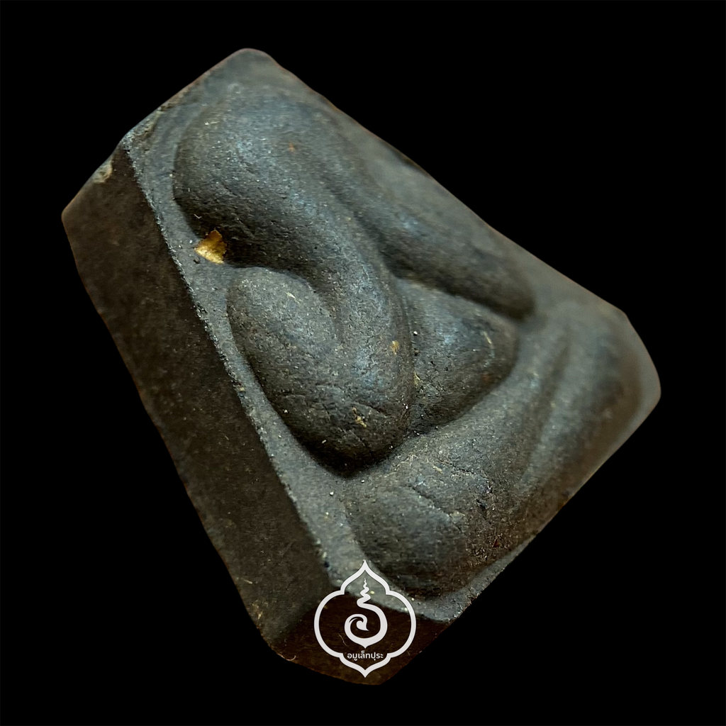 พระปิดตาสารพัดรวยสามจีน หลังยันต์อิสวาสุ (เนื้อผงใบลาน) ปี45 เจ้าคุณธงชัย วัดไตรมิตร กรุงเทพฯ (ปลุกเสกพร้อมกับพระนารายณ์ทรงครุฑ รุ่นแรก)