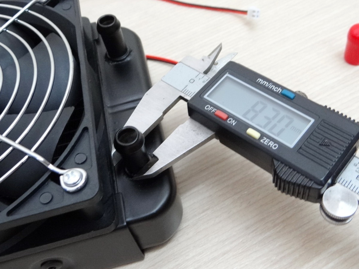 240mm Aluminum Radiator Water Cooling 18 Tube Heat Exchanger (หัวจุก 10mm) + 2 Fans 12V DC