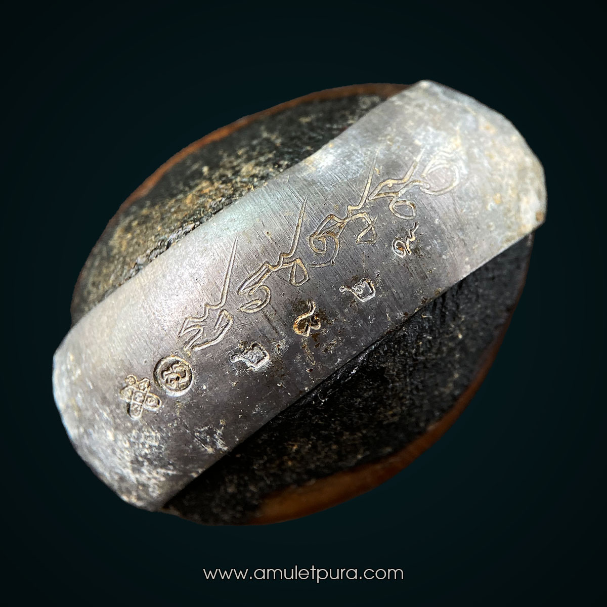 เบี้ยแก้พรายปรอท พิธี 9 ฤกษ์ 9 มงคล ครบ 200 ปี ปี54 วัดละหารไร่ จ.ระยอง จัดสร้างโดย มูลนิธิหลวงปู่ทิม (จารมืออุดผงพรายกุมาร คลุกรักชันโรงหลวงปู่ทิม วัดละหารไร่ พร้อมแผ่นตะกั่วจารมือ ตอกโค้ด หมายเลข 2829) หลวงปู่บัว,หลวงปู่คำบุ,หลวงพ่อสิน ปลุกเสก