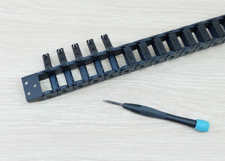 10 X 20 mm Cable Drag Chain R28mm ยาว 1M และ End Connectors (Bridge open outside)