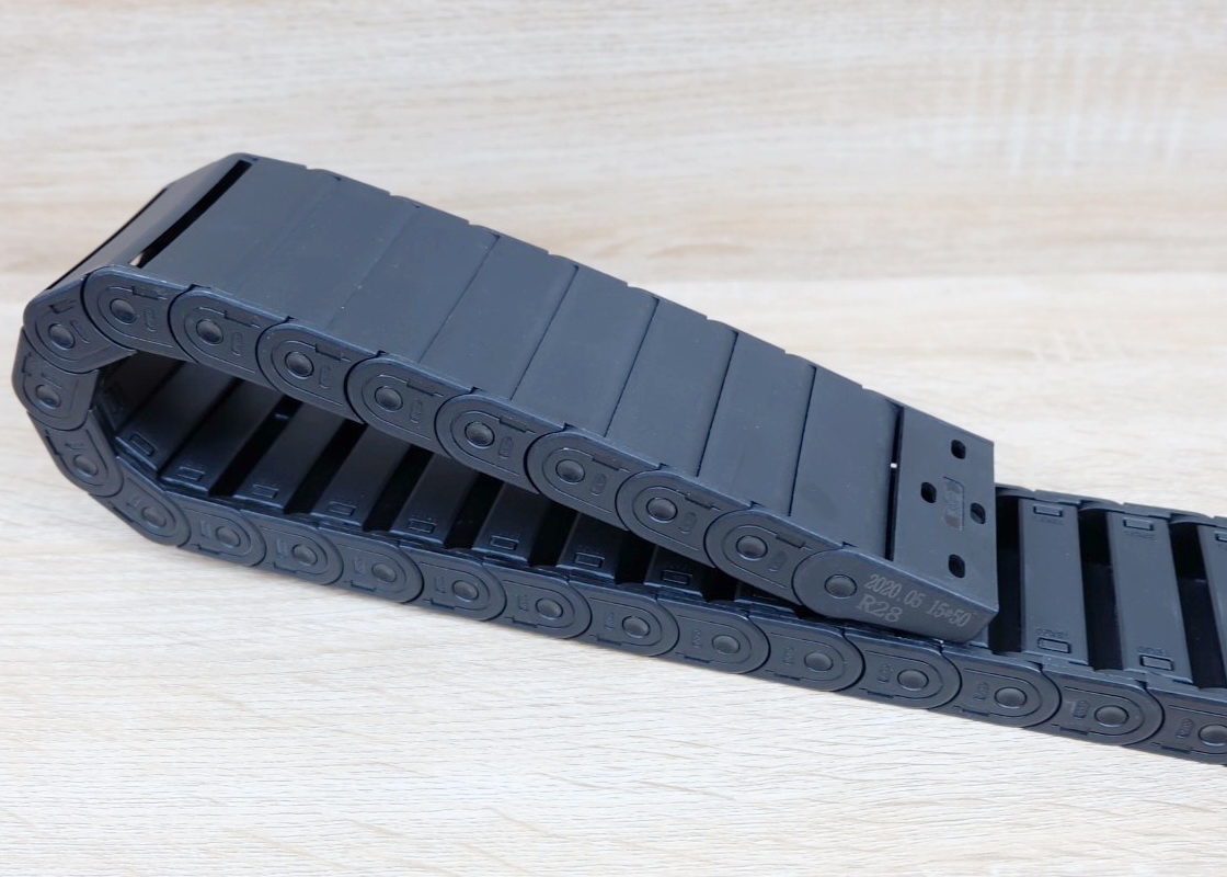 15 X 50 mm Cable Drag Chain R28mm ยาว 1M และ End Connectors (Semi-Enclosed)