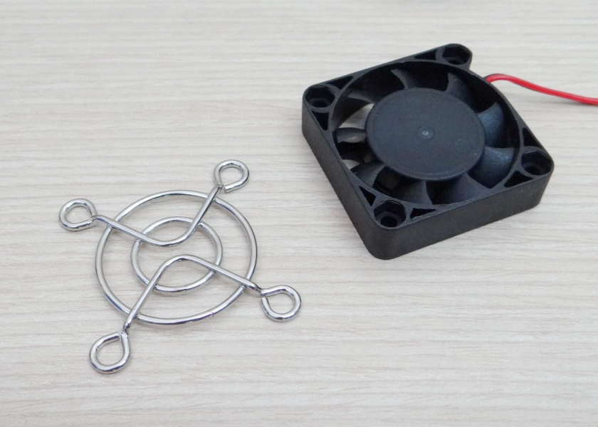 Fan Cover 40mm x 40mm Protective Metal Grille (สีเงิน)