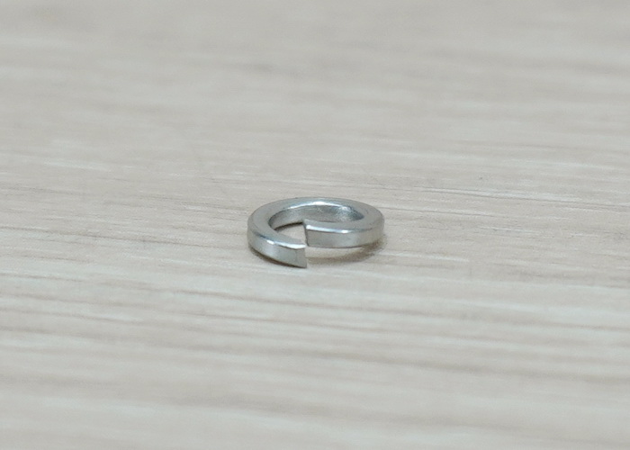 Spring washer M4 Stainless Steel 304 (20ตัว/ถุง)