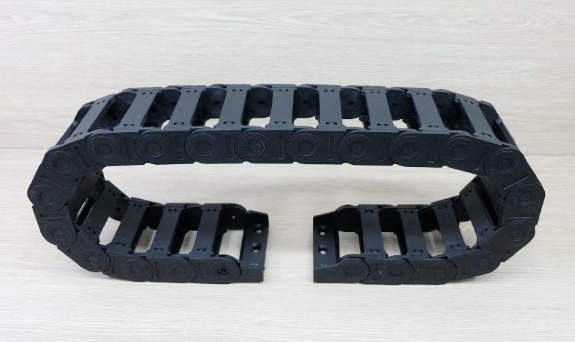 25 X 77 mm Cable Drag Chain R75mm ยาว 1M และ End Bridge Connectors (Bridge opening)