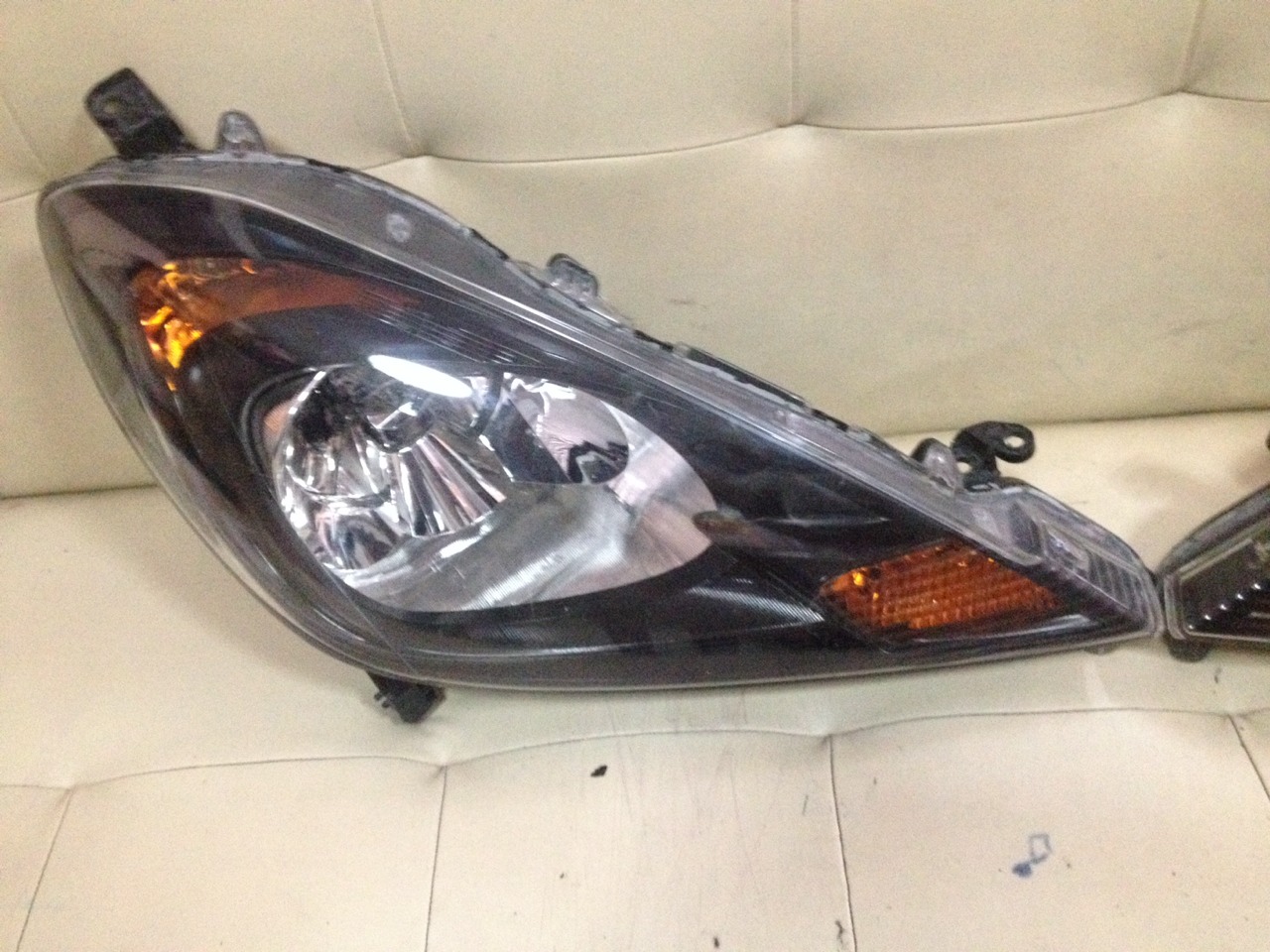 โคมไฟหน้า Honda jazz 2013 xinon