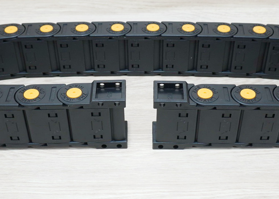 25 X 50 mm Cable Drag Chain R65mm ยาว 1M และ End Connectors (Fully-Enclosed)