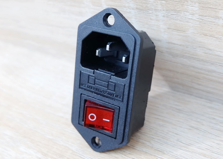 AC-008 Plug Socket 3 Pin Male AC250V พร้อมสวิทช์และฟิวส์ 10A