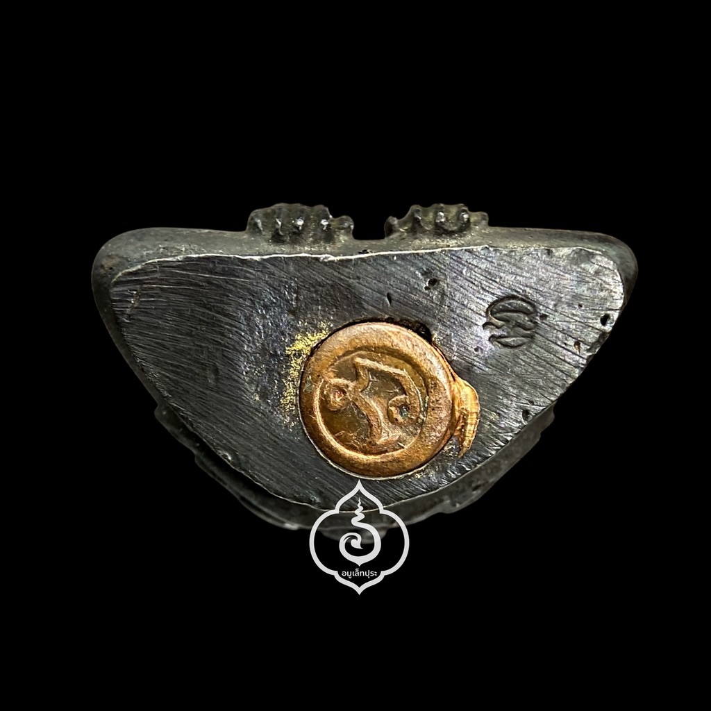 พระปิดตาอุดกริ่ง (เนื้อโลหะผสมรมดำ) รุ่นแซยิด 92 ปี มหาเศรษฐี ปี44 หลวงปู่เหลือ วัดท่าไม้เหนือ จ.อุตรดิตถ์ (มีโค้ดใต้ฐาน)