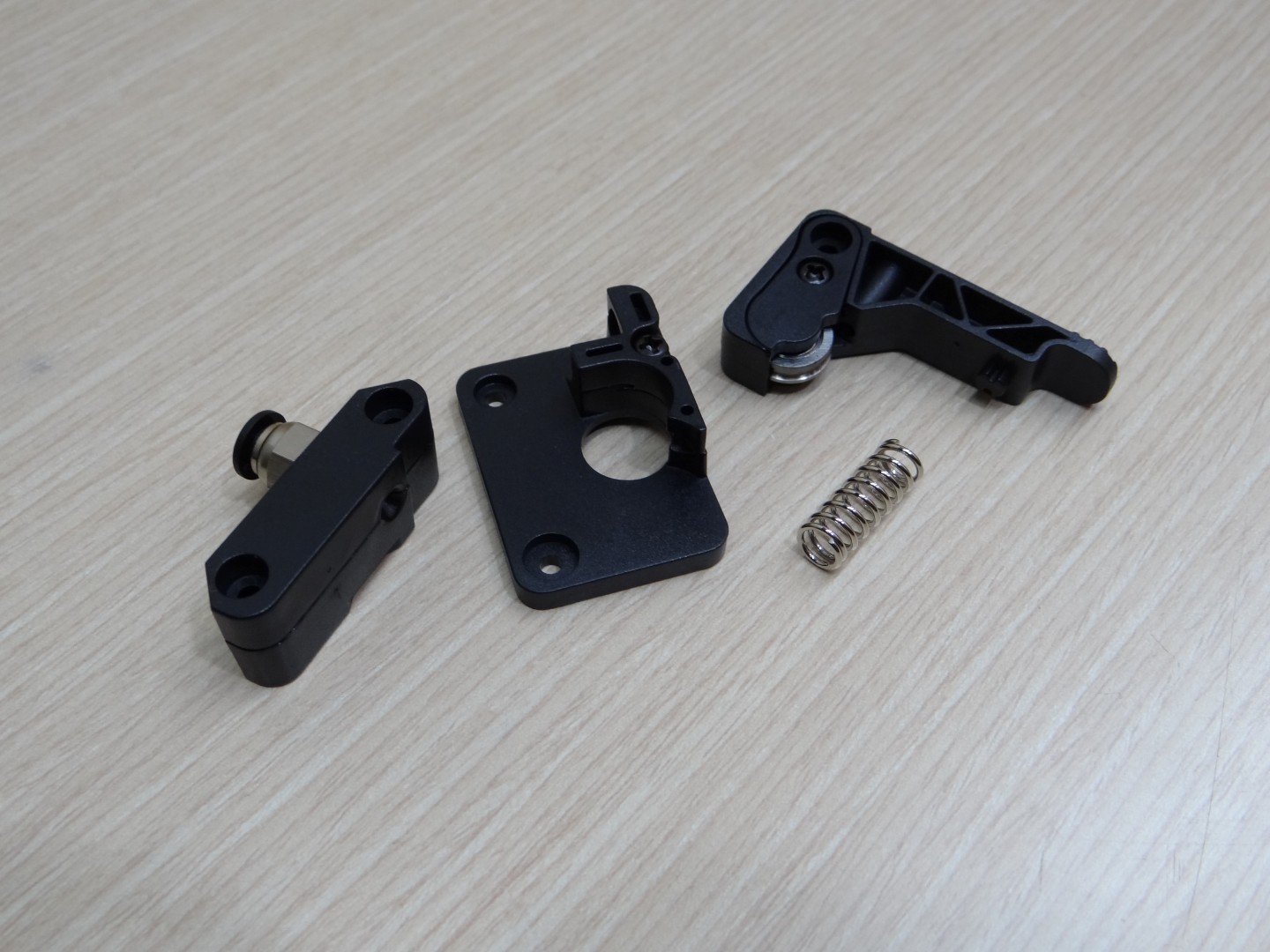 Right-hand Extruder 1.75mm feeding makerbot PC4-M5 injection pieces